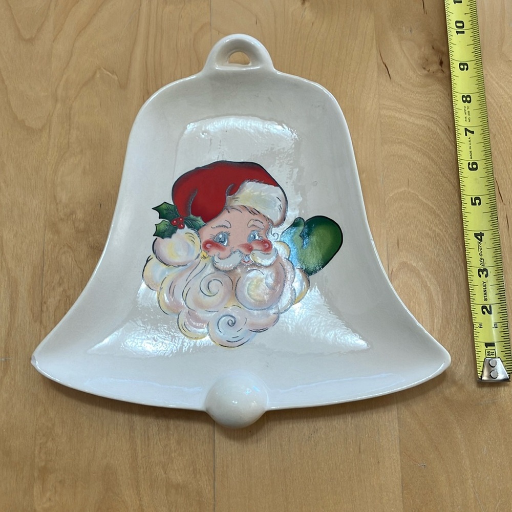 Vintage bell shaped Santa Face Christmas plate‎ in pristine condition 
Ceramic